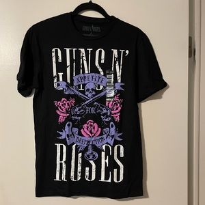 NWT Guns and Roses Hot Topic t-shirt, size S